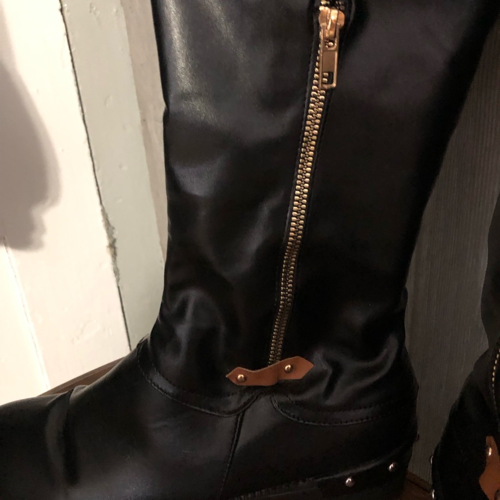 Boots - Picture 2 of 3